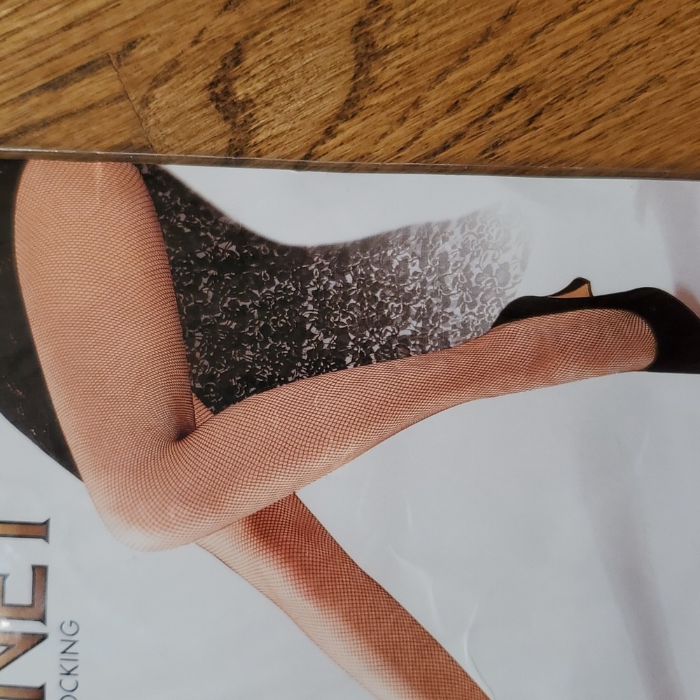 Fish Net High-Support Pantyhose - Picture 12 of 16